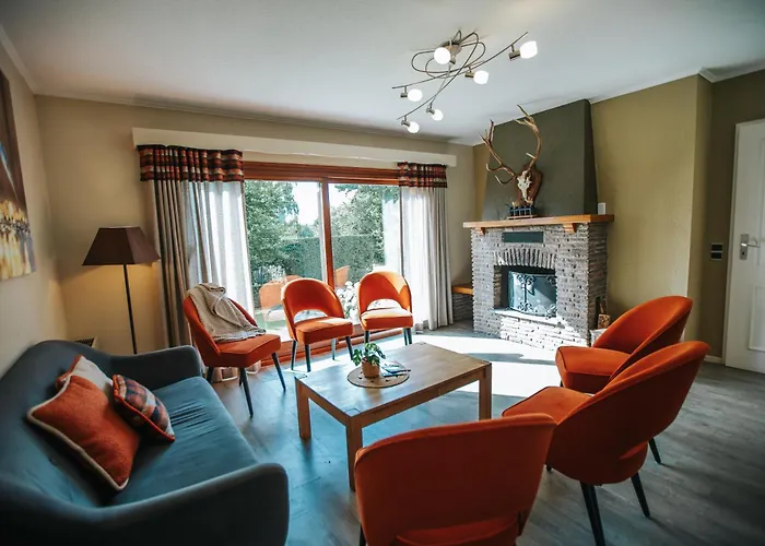 Le Heron 28pers, Malmedy- Cinema, Balneo, Sauna, Jardin 木屋 马尔梅迪